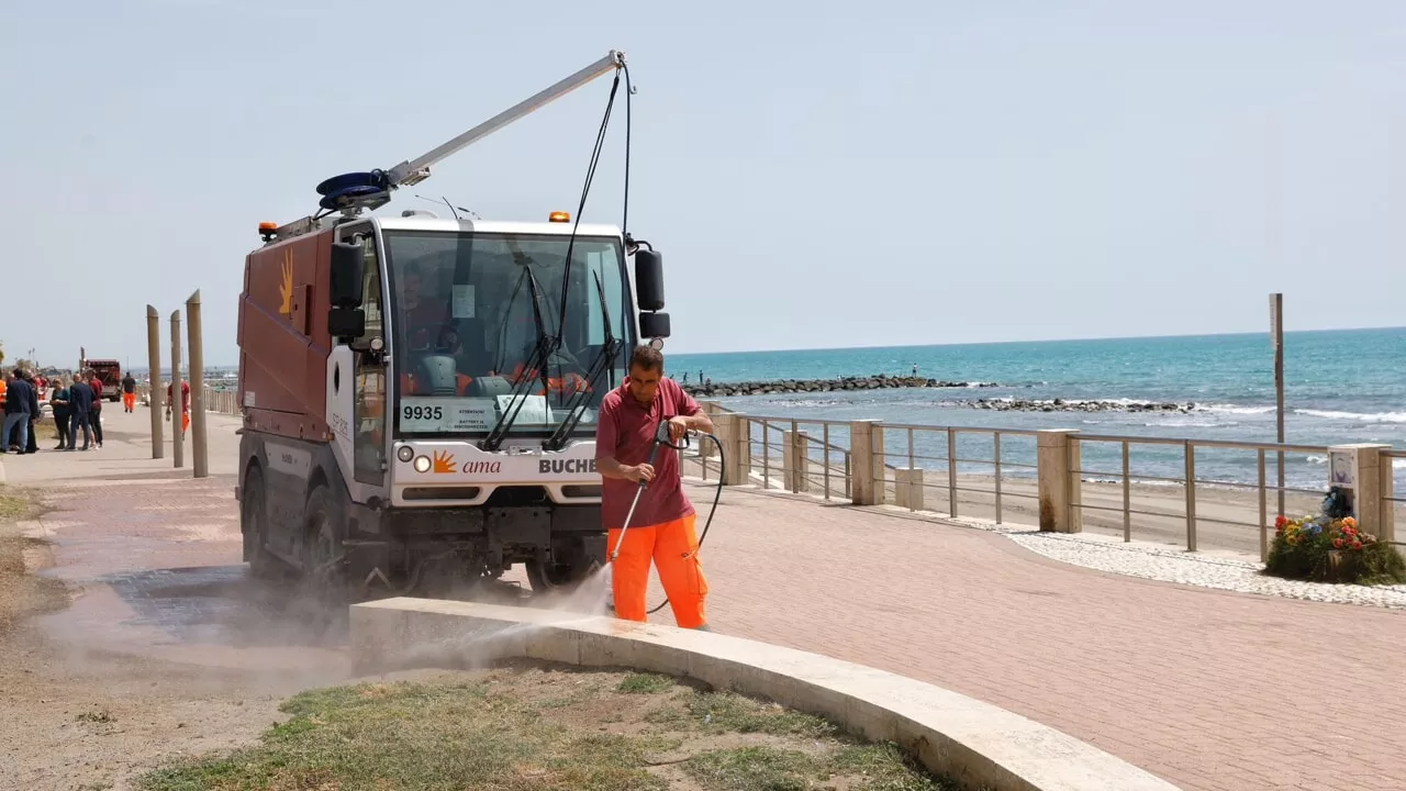 Termina la task force per tenere pulito il litorale, ecco il bilancio di Ama del "Piano mare 2024"