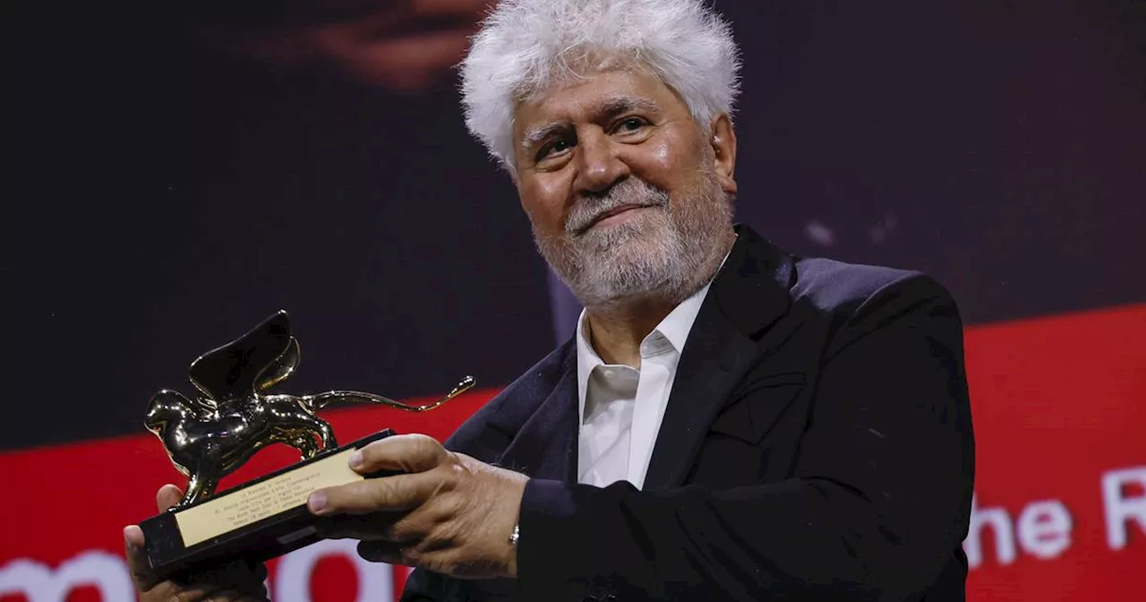 Venedig: Pedro Almodóvar gewinnt Goldenen Löwen für „Room Next Door“