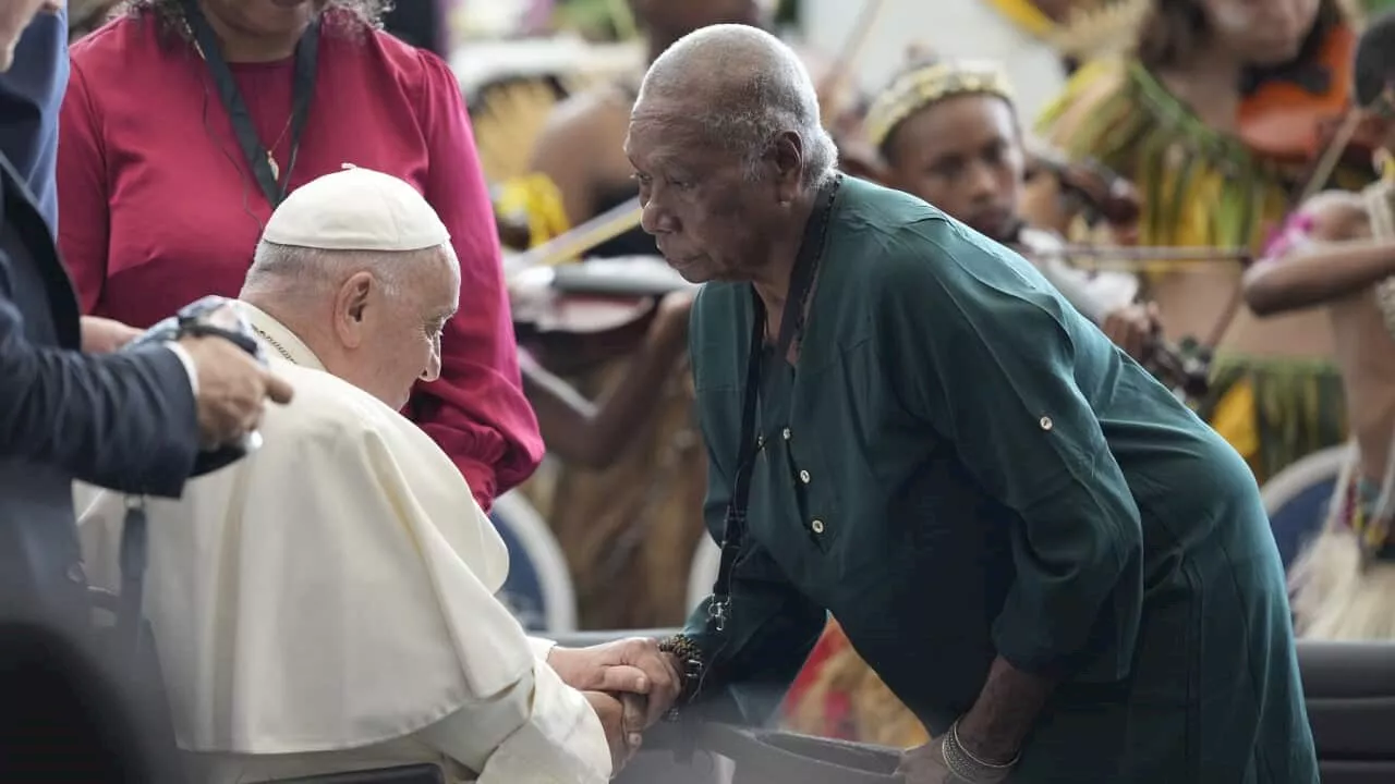 Pope Francis in Papua New Guinea to promote unity