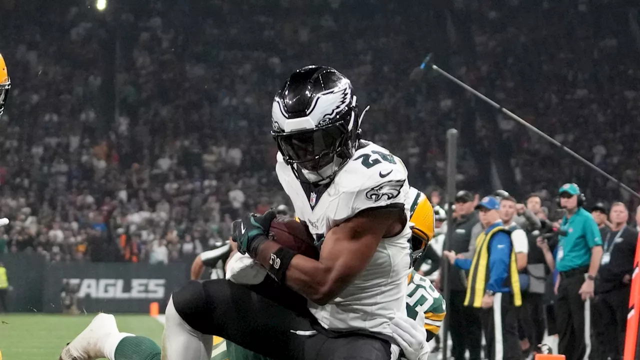 LeBron James Sends Out Viral Saquon Barkley Post During Eagles-Packers Game