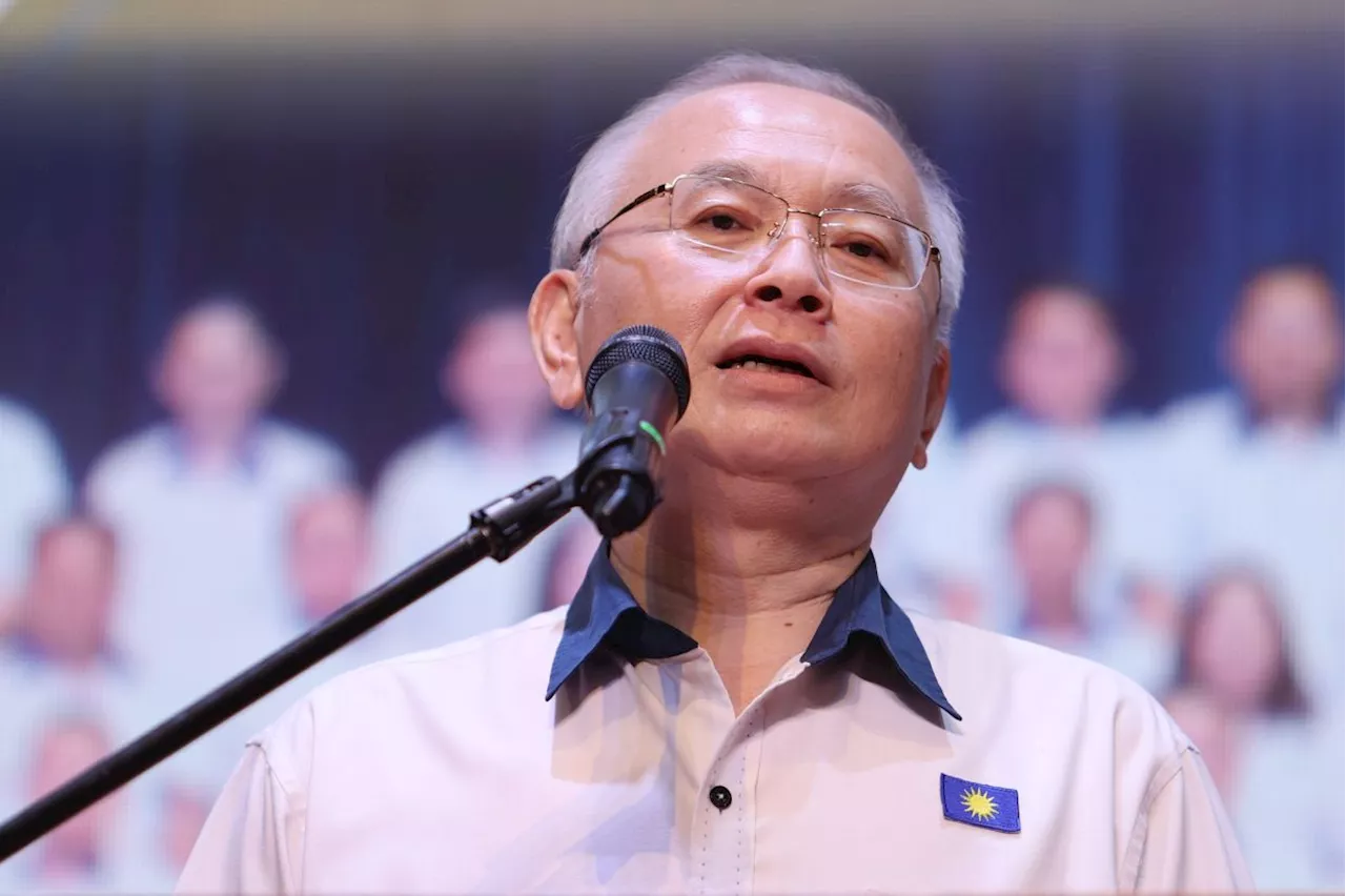 Consult all stakeholders before making major decisions involving the people, Dr Wee urges govt