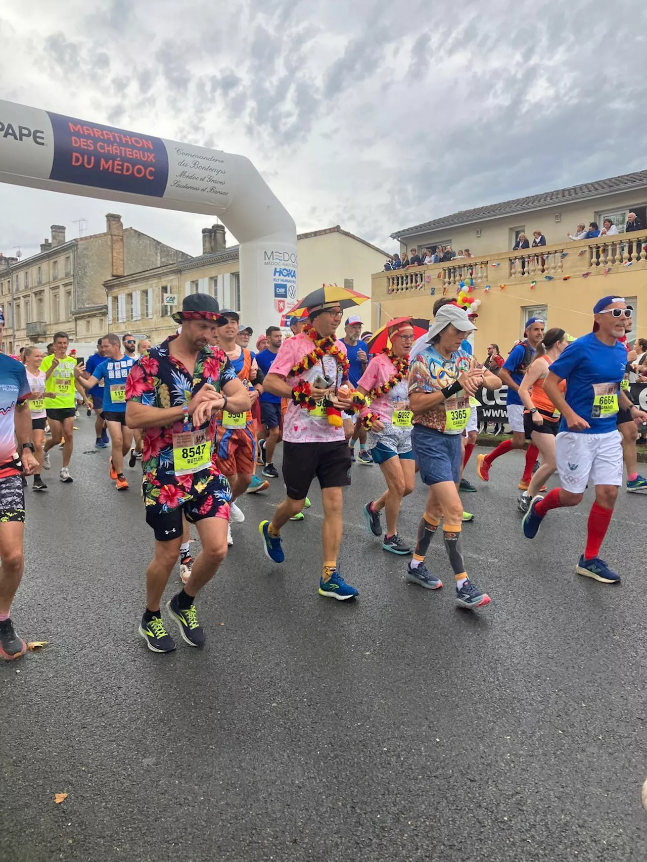 Marathon des châteaux du Médoc : les 8 500 coureurs se sont élancés dans les vignes