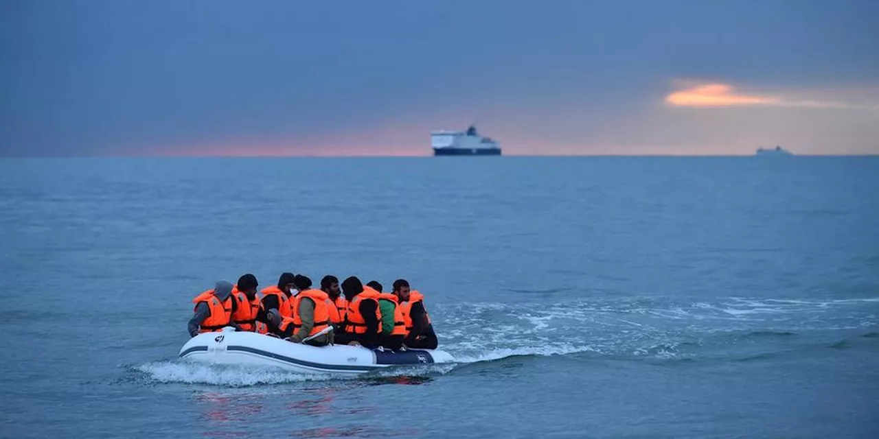 Une cinquantaine de migrants secourus dans la Manche ce samedi, deux personnes portées disparues