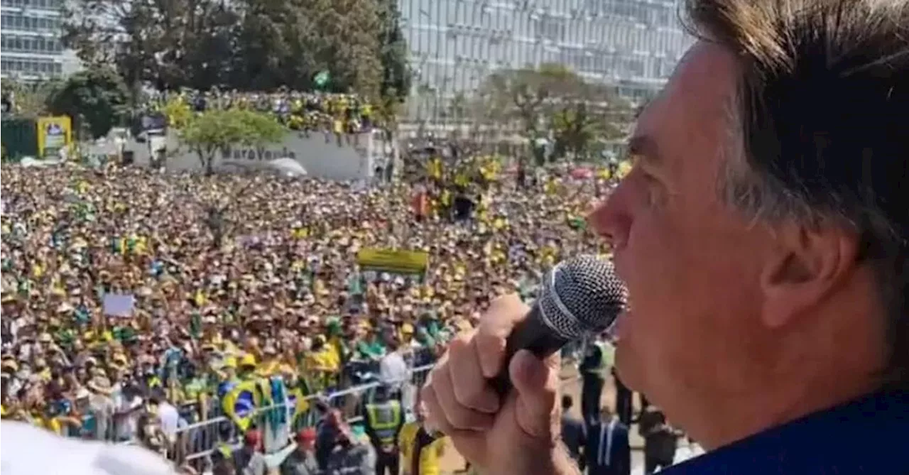 Como Bolsonaro transformou o 7 de Setembro em palco de seu teatro político