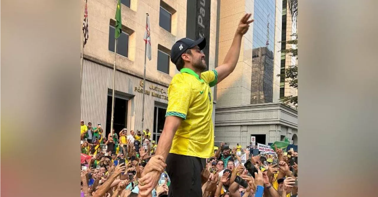 Pablo Marçal é tietado por bolsonaristas em ato na Paulista