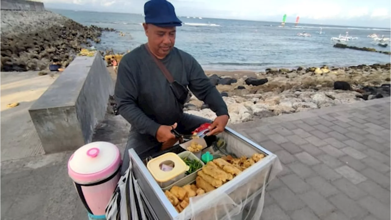 Lumpia Pantai, Jajanan Tradisional Khas Bali yang Digemari Wisatawan di Pantai Sanur