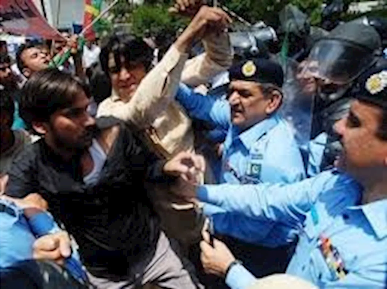 Police launches crackdown over PTI workers as deadline for ‘much-hyped’ Islamabad rally ends.