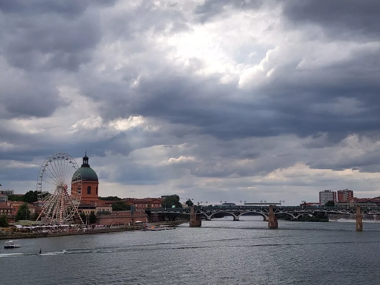 Grisaille, pluie et éclaircies : les prévisions de Météo France à Toulouse et en Occitanie dimanche