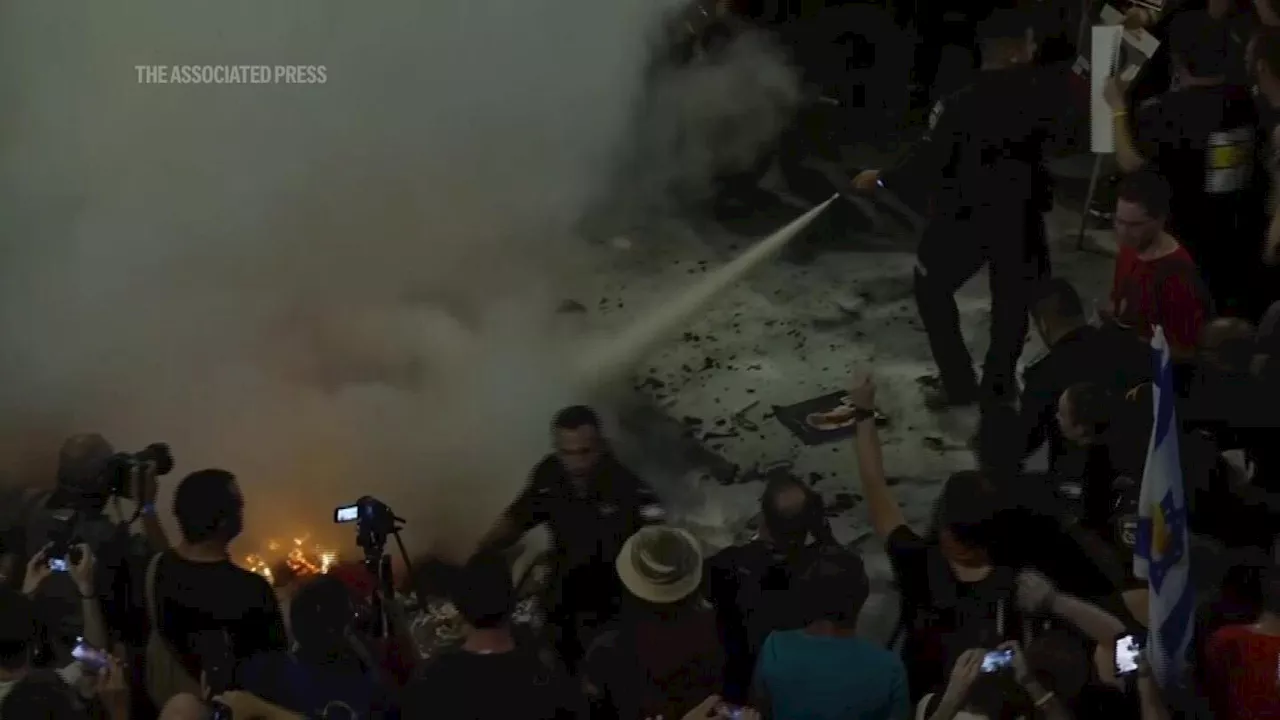 Israeli police and protesters clash in Tel Aviv amid calls for action on hostages