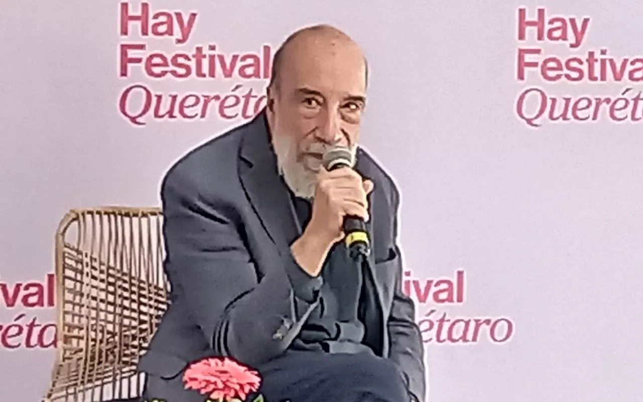 “Vivimos tiempos turbulentos y lo que viene es desolador”: Raúl Zurita