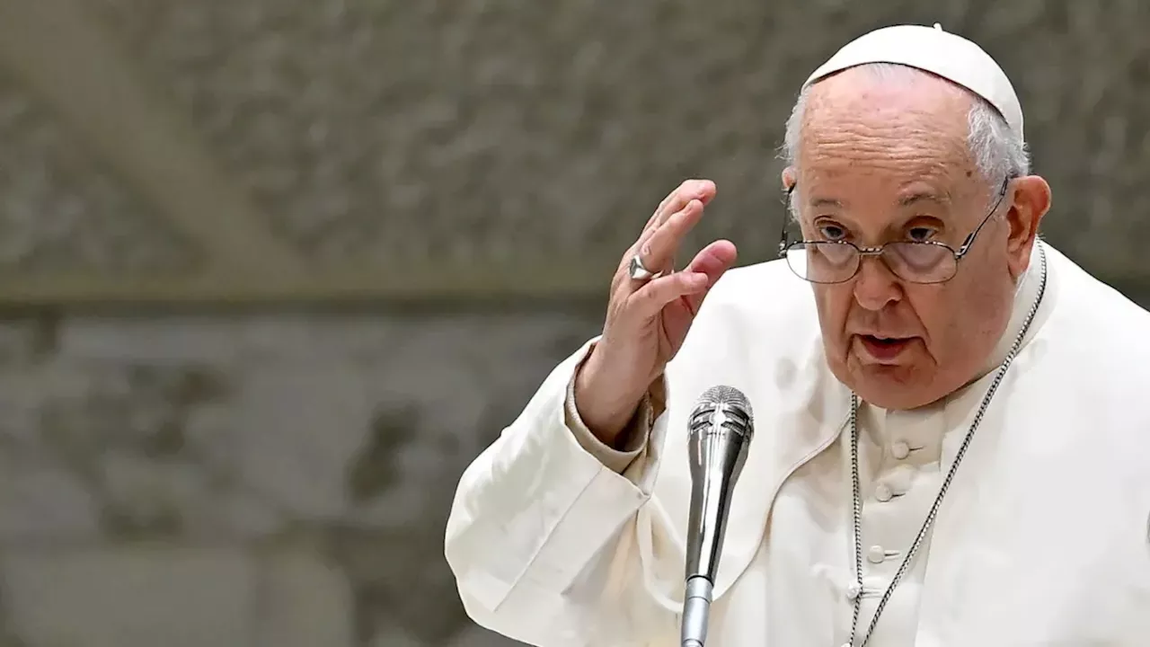 Papa Francisco visita remota localidad de Papúa Nueva Guinea y lleva mensaje de unidad