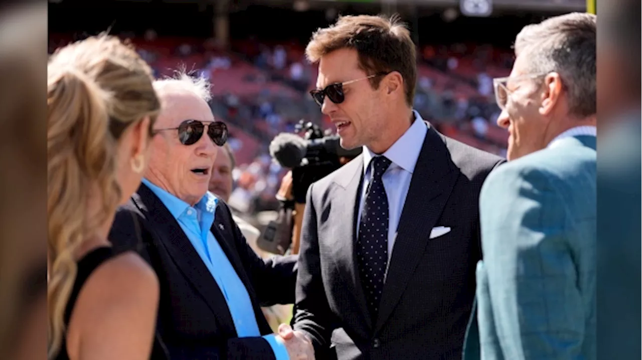 Tom Brady takes awkward first steps in transition from football field to TV booth