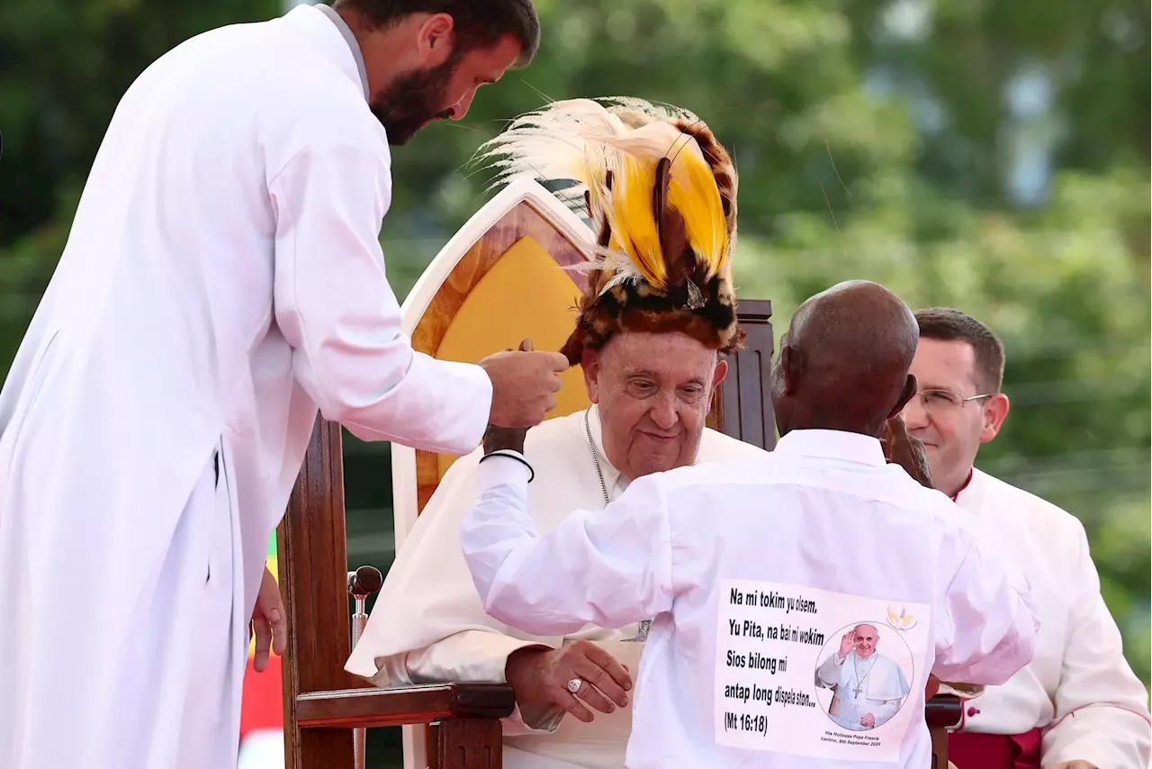 No interior da floresta tropical da Papua Nova-Guiné, Papa Francisco pediu o fim da violência