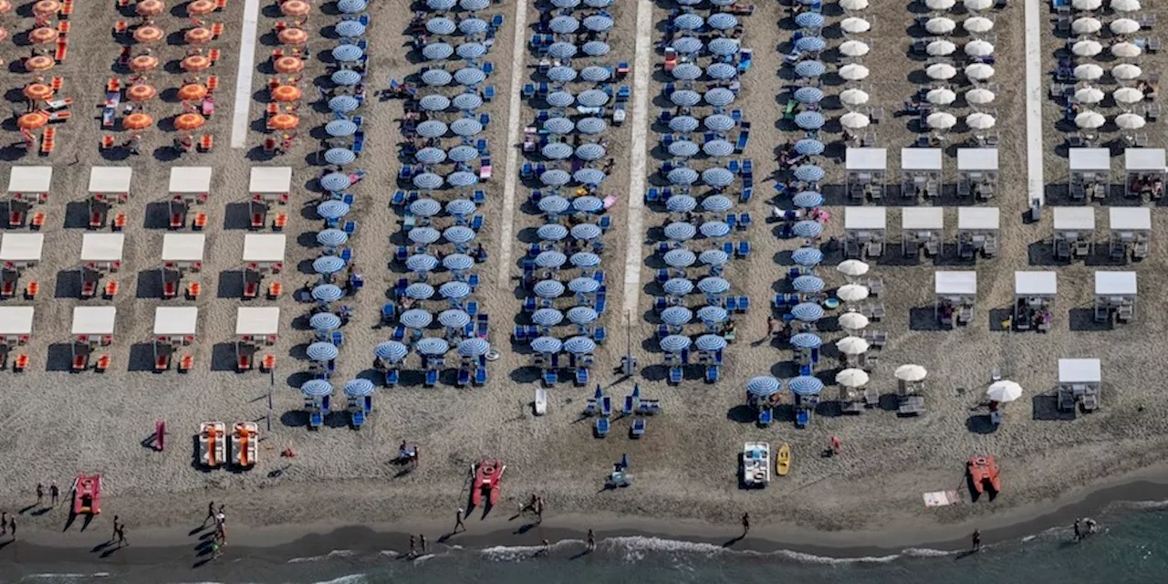 Quest’estate nelle spiagge italiane ci sono stati meno italiani, dicono gli operatori