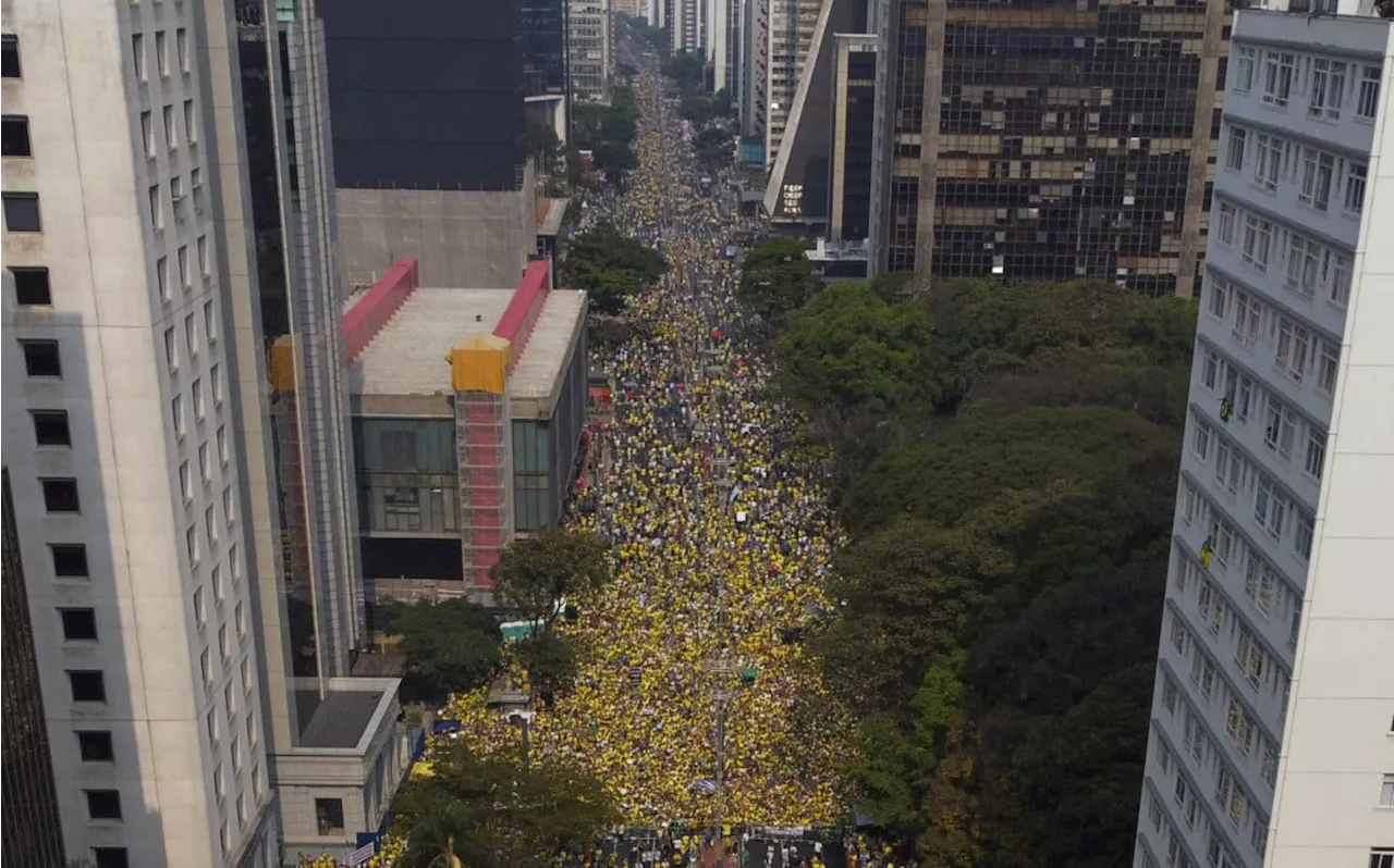 Ato de Bolsonaro leva 45 mil pessoas à Avenida Paulista, contra 185 mil em fevereiro, diz USP