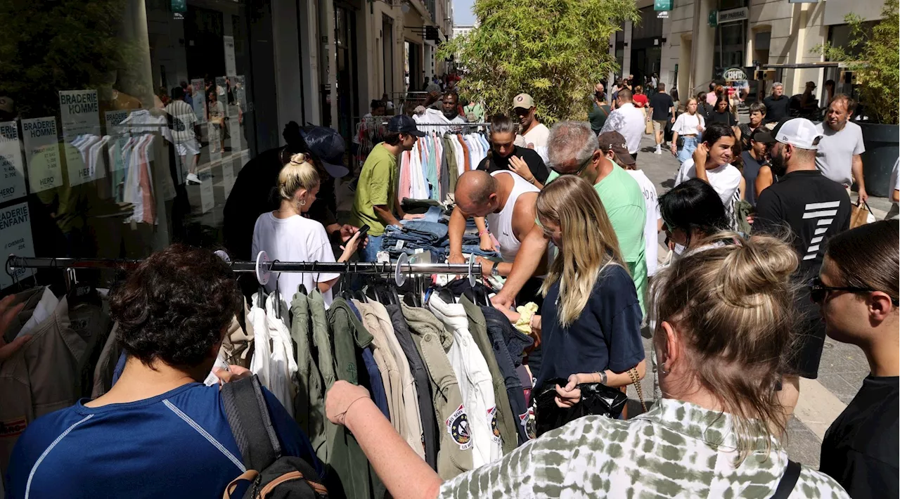 La braderie du centre-ville de Marseille attire, mais les commerces se cherchent encore