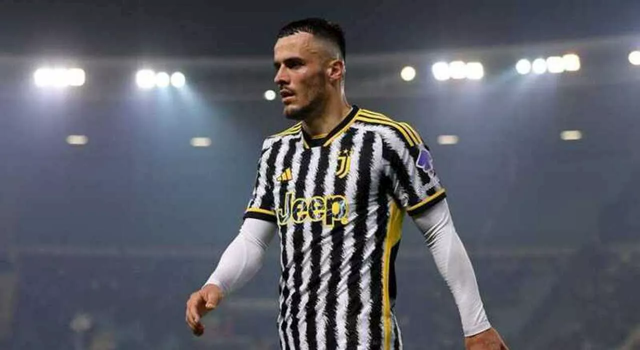 Calciomercato Juve, Kostic al Fenerbahce di Mourinho. Corsa contro il tempo per piazzare Arthur