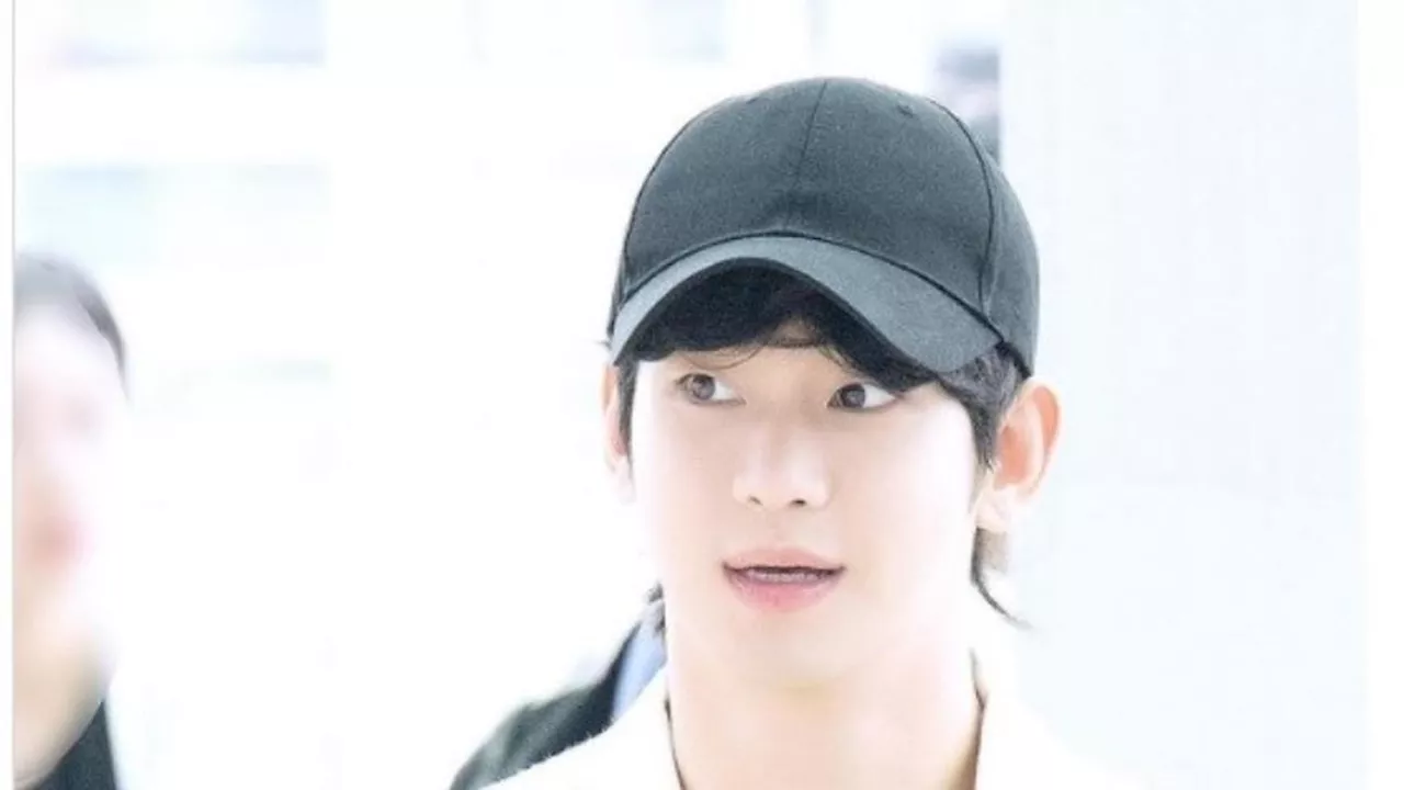 Outfit Bandara Kim Soo Hyun ke Indonesia Buat Fan Meeting, Serba Prada dan Harganya sampai Ratusan Juta Rupiah