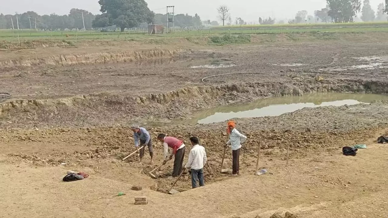 मनरेगा में मुर्दे भी करते हैं मजदूरी, बांदा में फर्जीवाड़ा में योजना के उपायुक्त समेत 10 लोग फंसे, मामला दर्ज