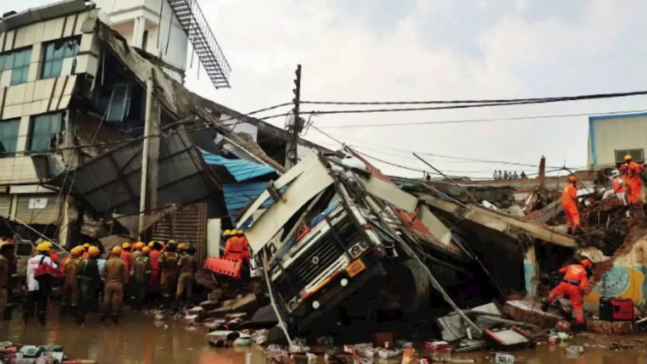 Lucknow Building Collapse: बिल्डिंग के अंदर ट्रक लगाकर जैसे बाहर निकला ऐसा लगा, जैसे बम फट गया हो, चश्मदीद ने बताई पूरी घटना