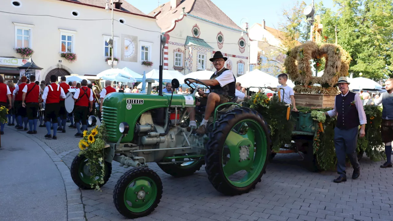 Dirndl und Lederhose zum Abschluss des dreitägigen Stadtfestes