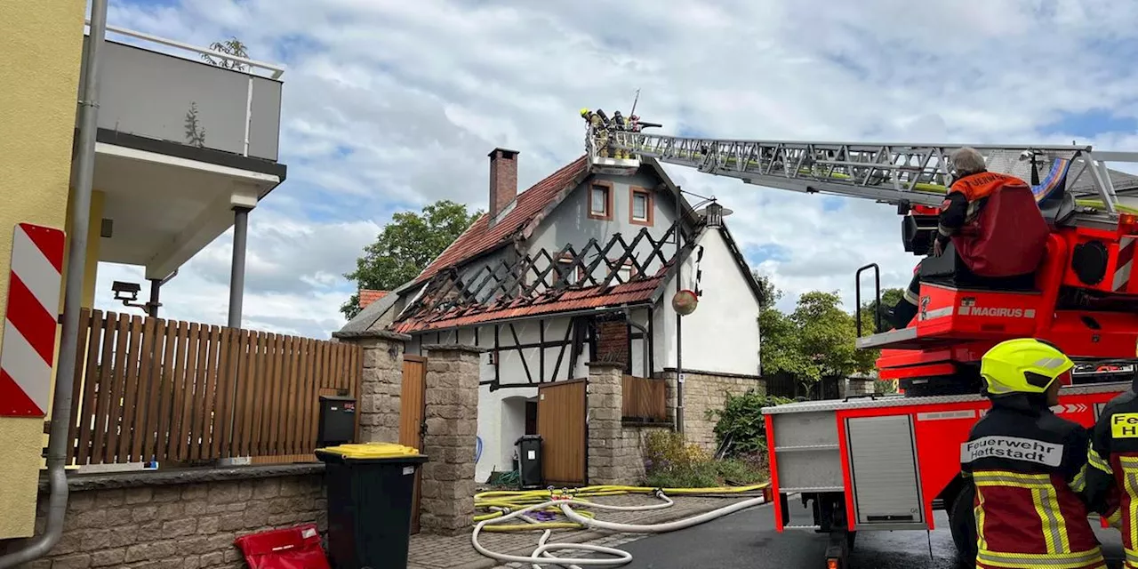 Lauter Knall: Wohnhaus im Kreis W&uuml;rzburg in Vollbrand