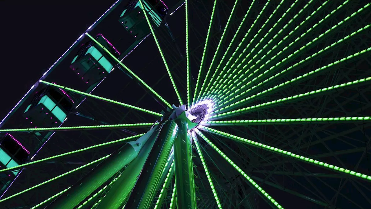 Rettungsaktion auf Volksfest: Fahrgäste sitzen nach Stromausfall in Riesenrad fest