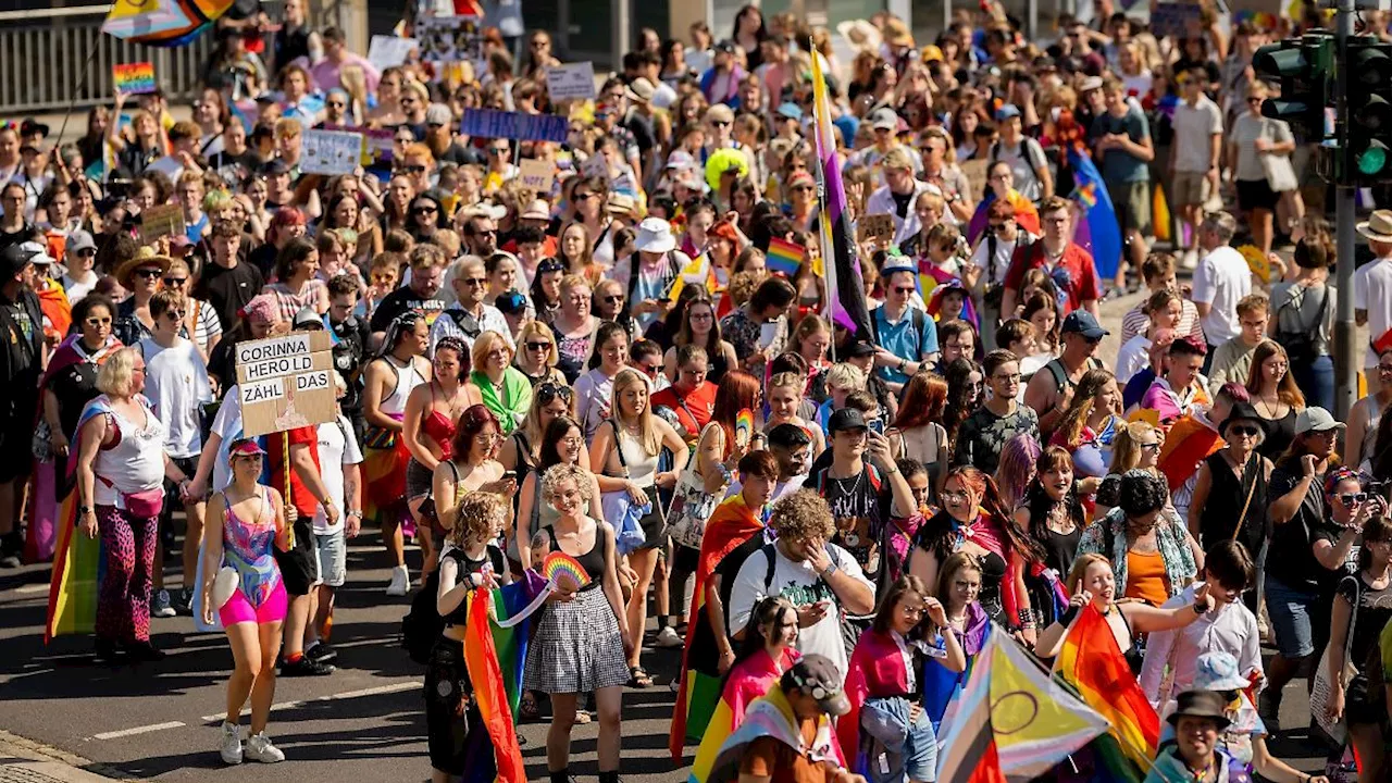 Thüringen: Tausende feiern Christopher Street Day in Erfurt