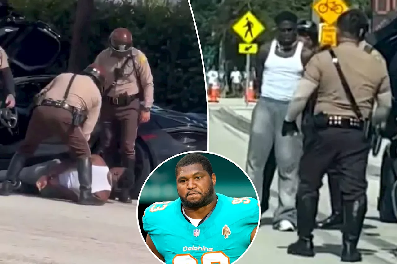 Tyreek Hill's teammates Calais Campbell, Jonnu Smith tried to help Dolphins star during pre-game detainment