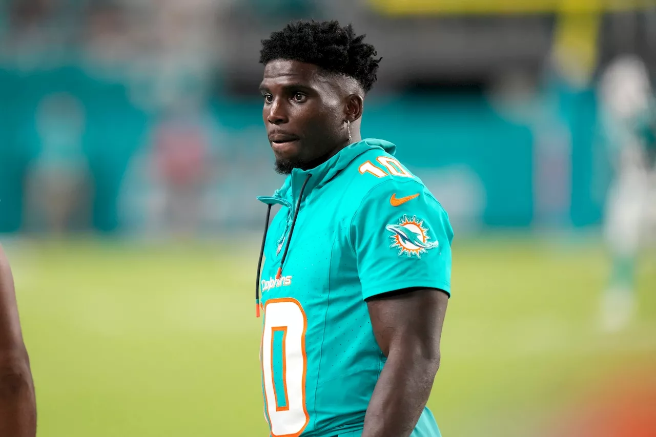 Tyreek Hill briefly detained for traffic violation ahead of Miami Dolphins opener