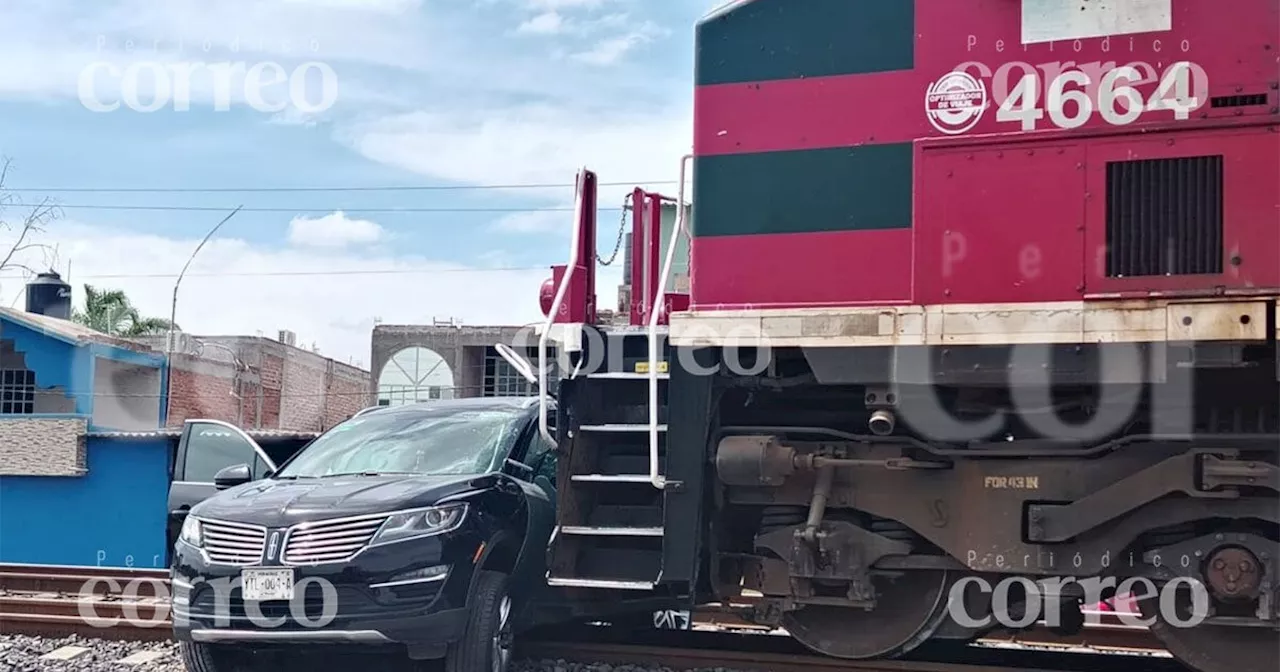 Accidente entre ferrocarril y vehículo deja daños materiales en Salamanca