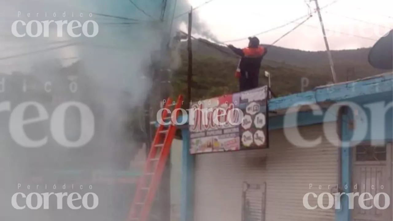 Corto circuito provoca incendio de poste eléctrico en Xichú