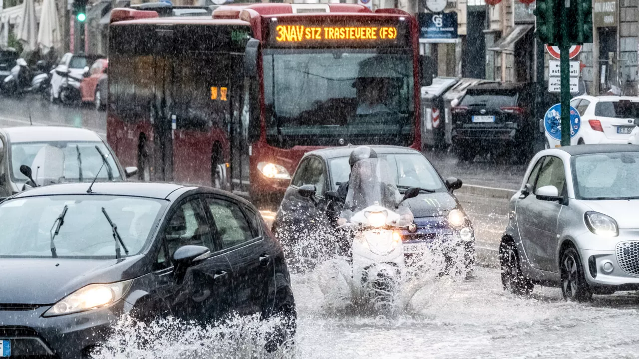 Meteo a Roma, torna la pioggia e scatta l'allerta maltempo arancione