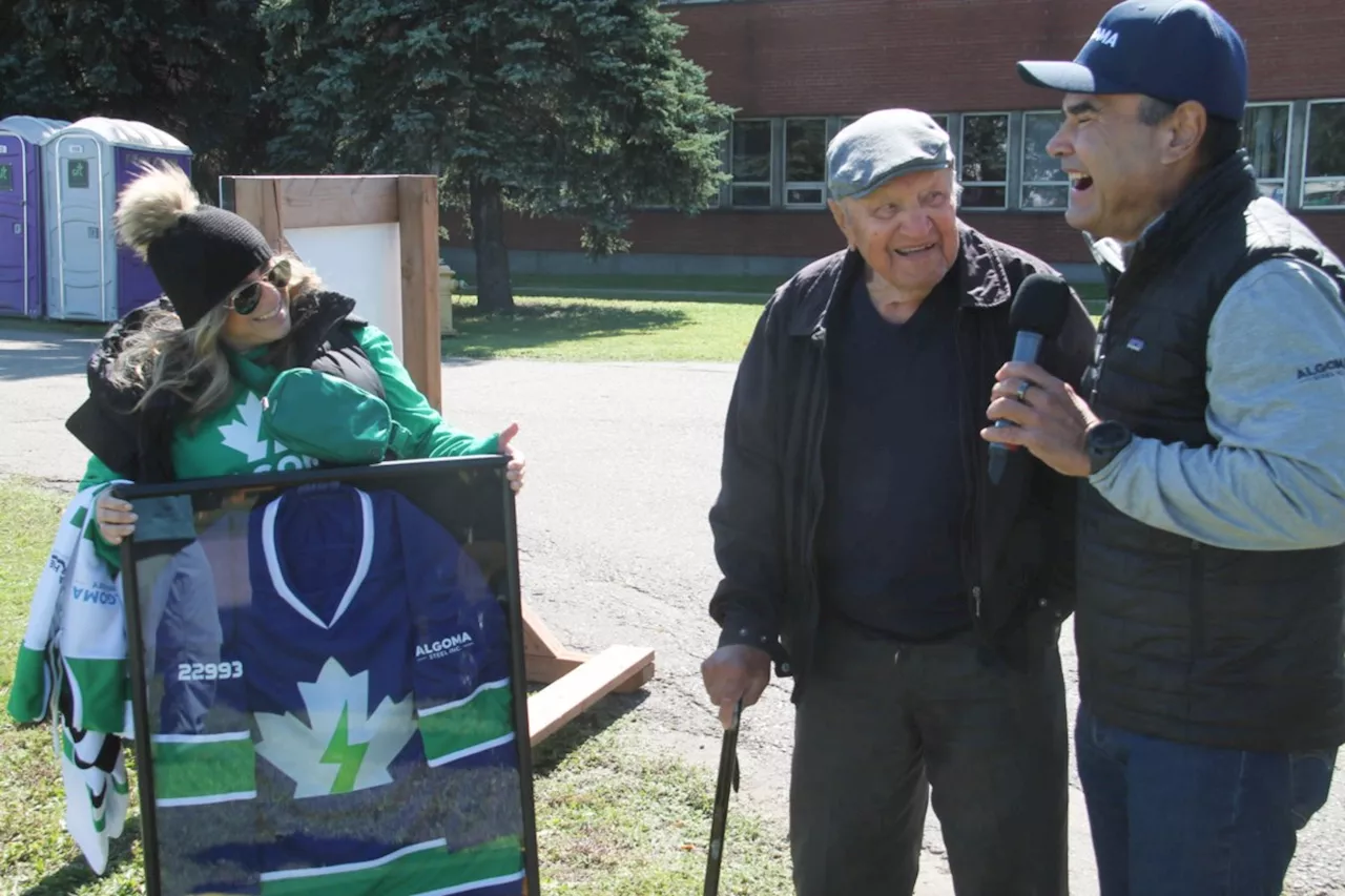 Steve Wochy, oldest living former NHLer, honoured by Algoma Steel