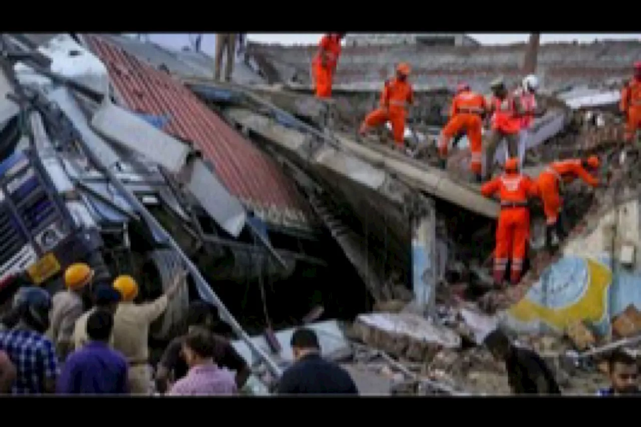 Indian rescuers pull eight dead from collapsed building