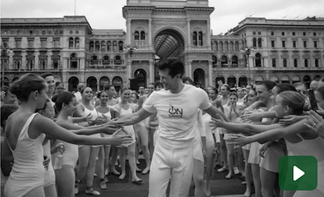 Ballo in bianco, la lezione di danza di Roberto Bolle in piazza Duomo a Milano