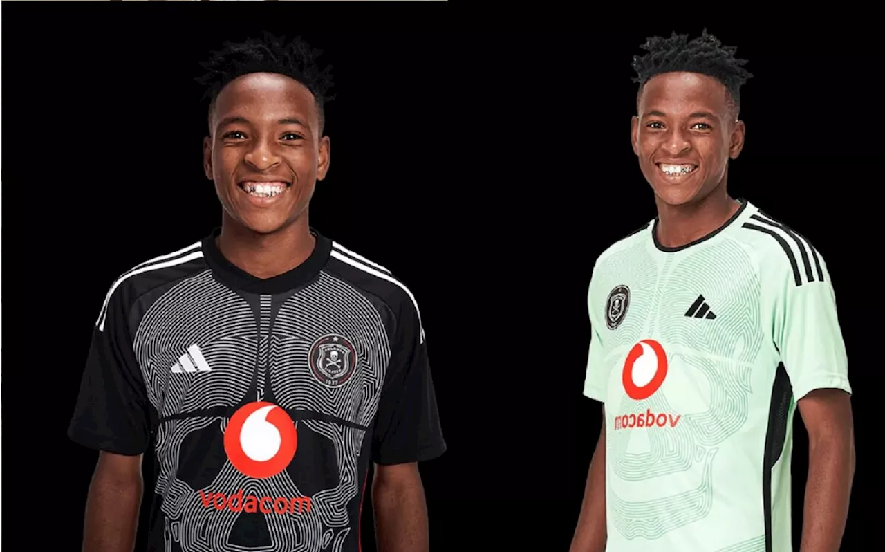 Orlando Pirates star Relebohile Mofokeng’s photo wearing Sundowns jersey trends