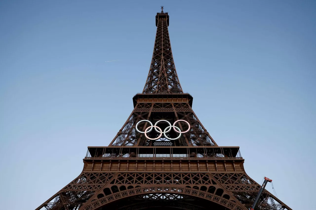 Herdeiros de Eiffel cobram retirada dos anéis olímpicos da torre ícone de Paris