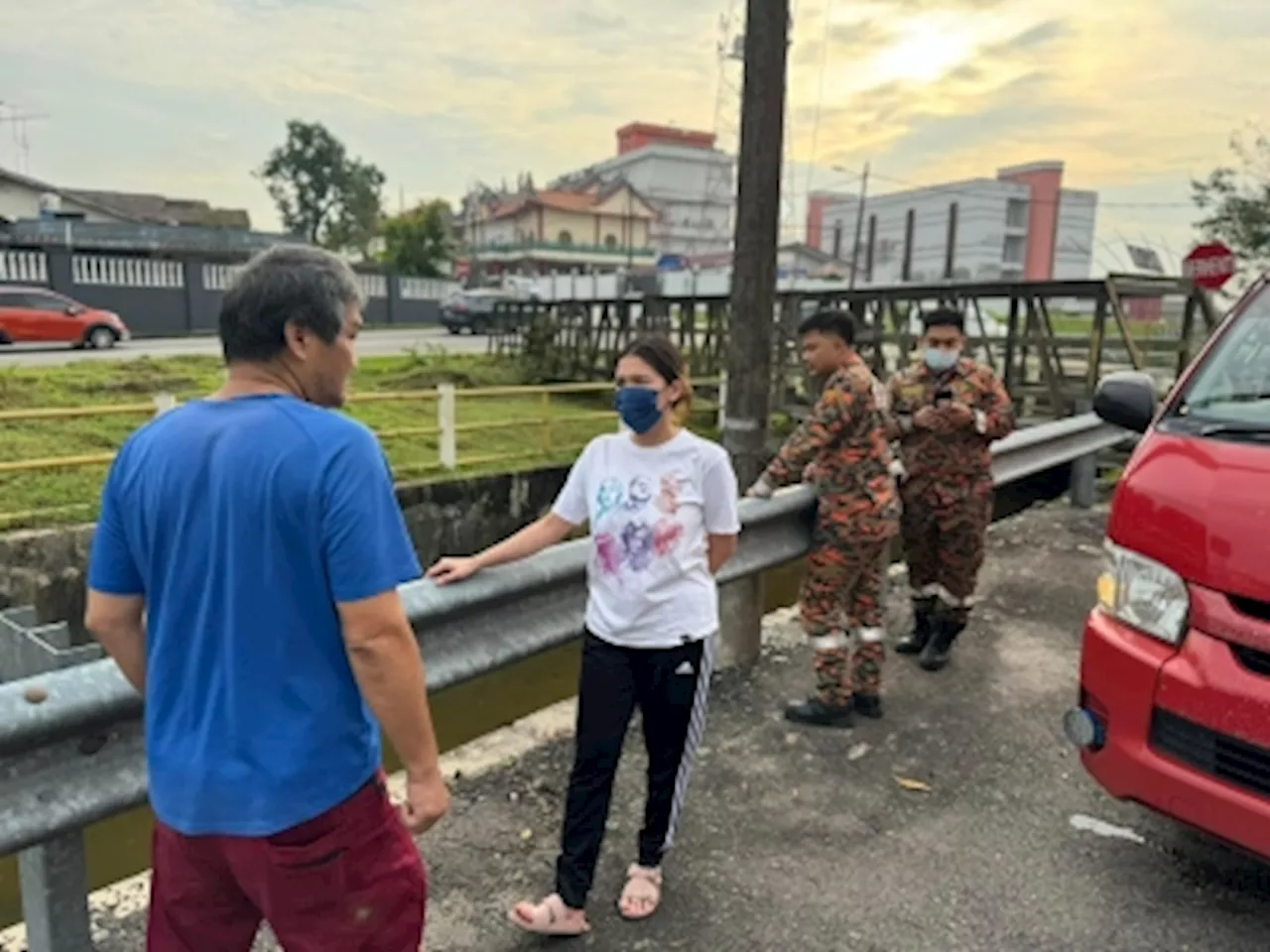 Fourth chemical odour incident in Johor since last week: Authorities probe Sungai Skudai after public complaints