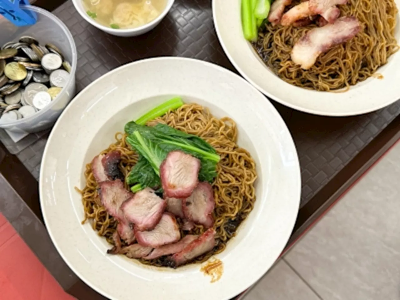 If you are in Sungai Buloh, Taman Industri Sungai Buloh's Restoran Xin Qi Mei Shi has a good ‘wantan mee’ and ‘char kway teow’