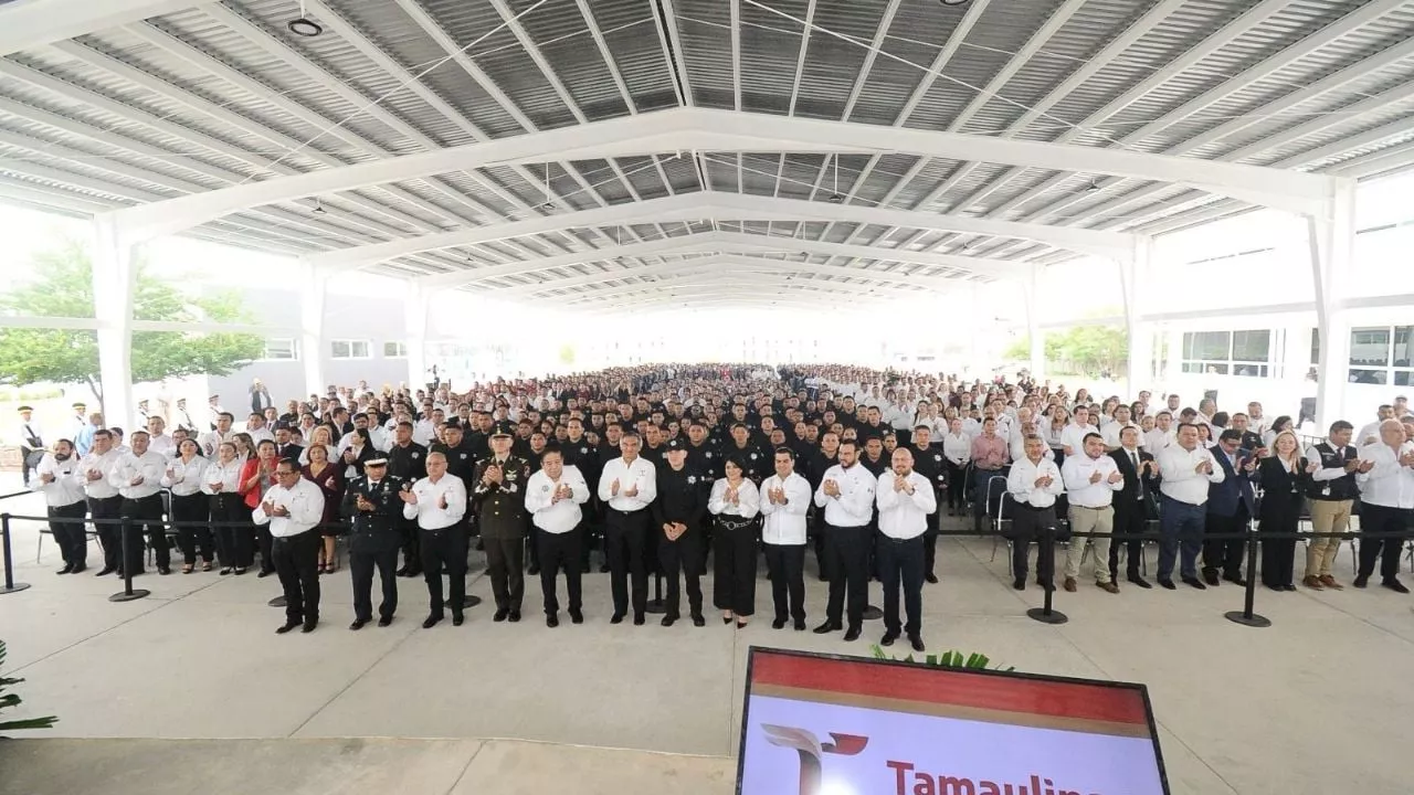 Preside gobernador ceremonia de graduación de cadetes que se incorporan a la Guardia Estatal