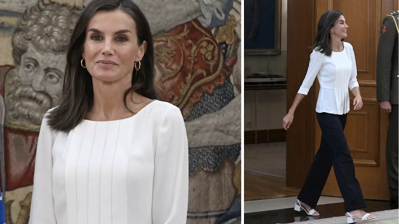 La reina Letizia brilla con pantalones negros y sandalias de tacón cuadrado