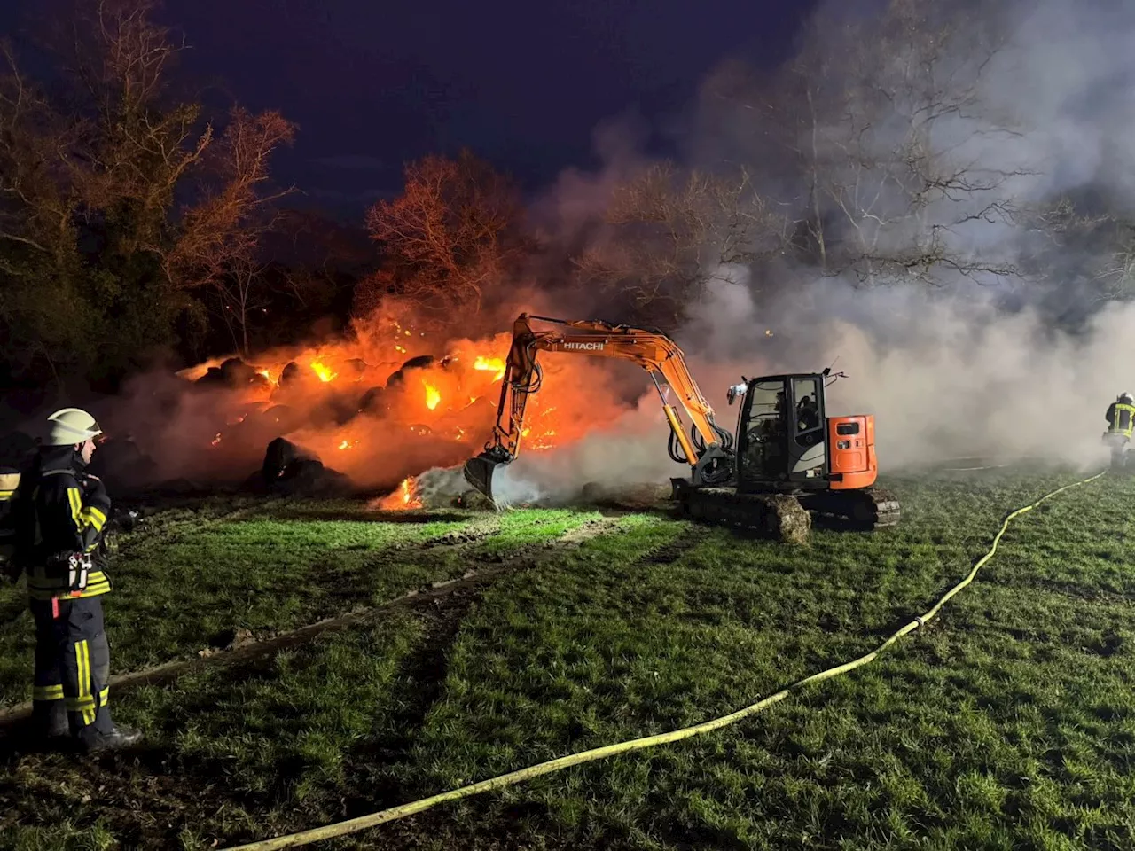 Großbrand auf Freifläche in Hattingen