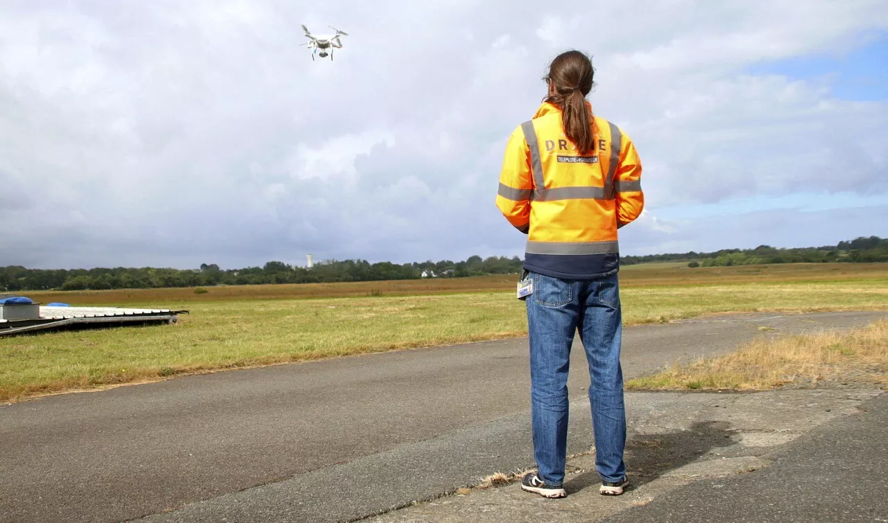 Première en France : comment FlyBy de Marseille piste les drones à l'aéroport de Lannion