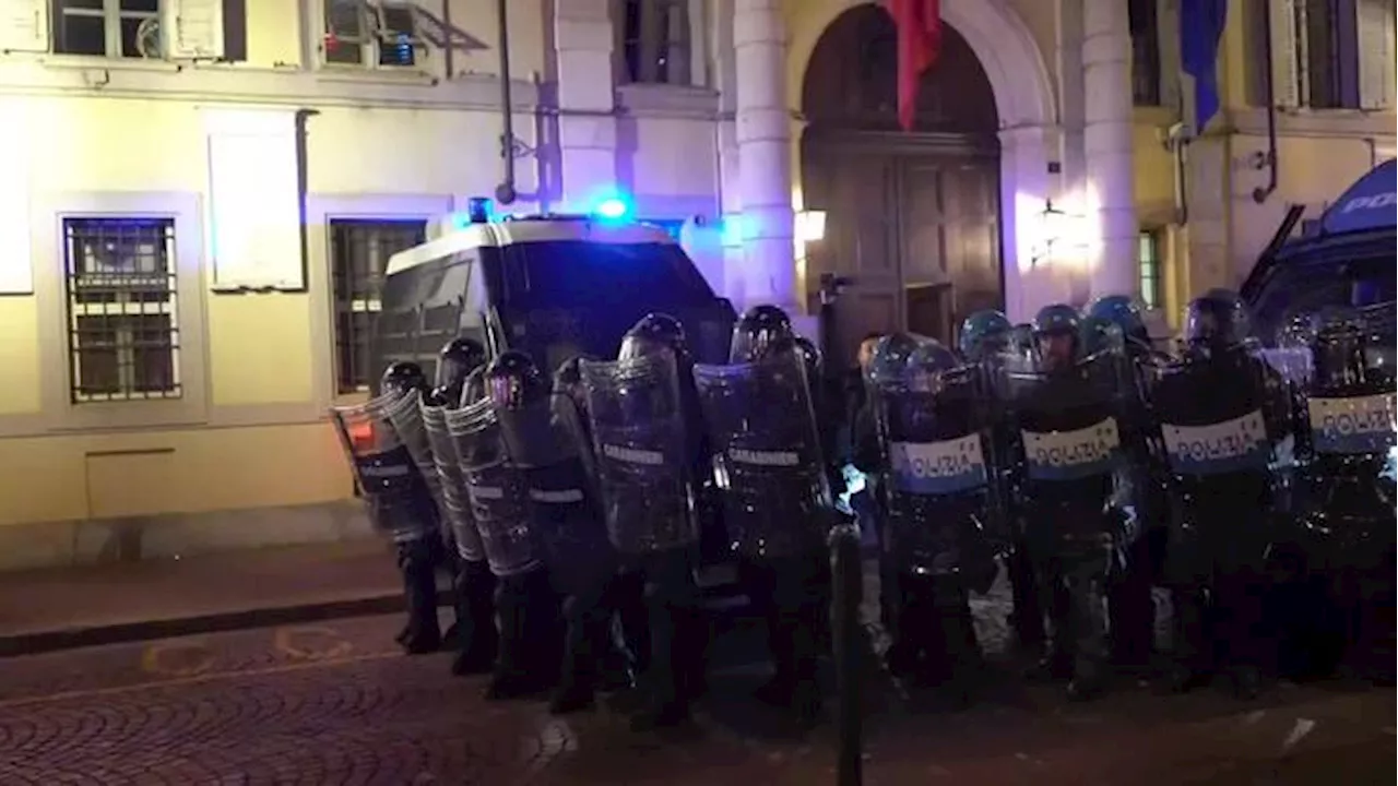 Corteo per Ramy a Torino, i manifestani gridano 'assassini'