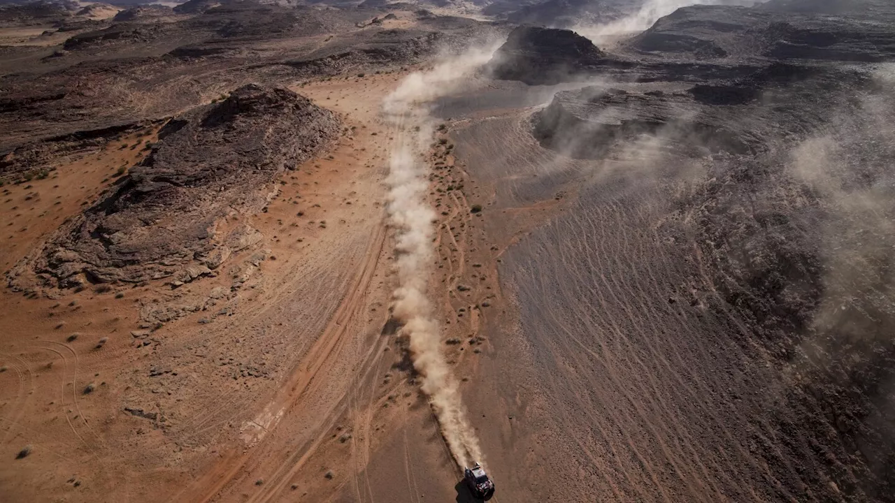 AP photographer captures speed and breathtaking landscapes at the Dakar Rally in Saudi Arabia