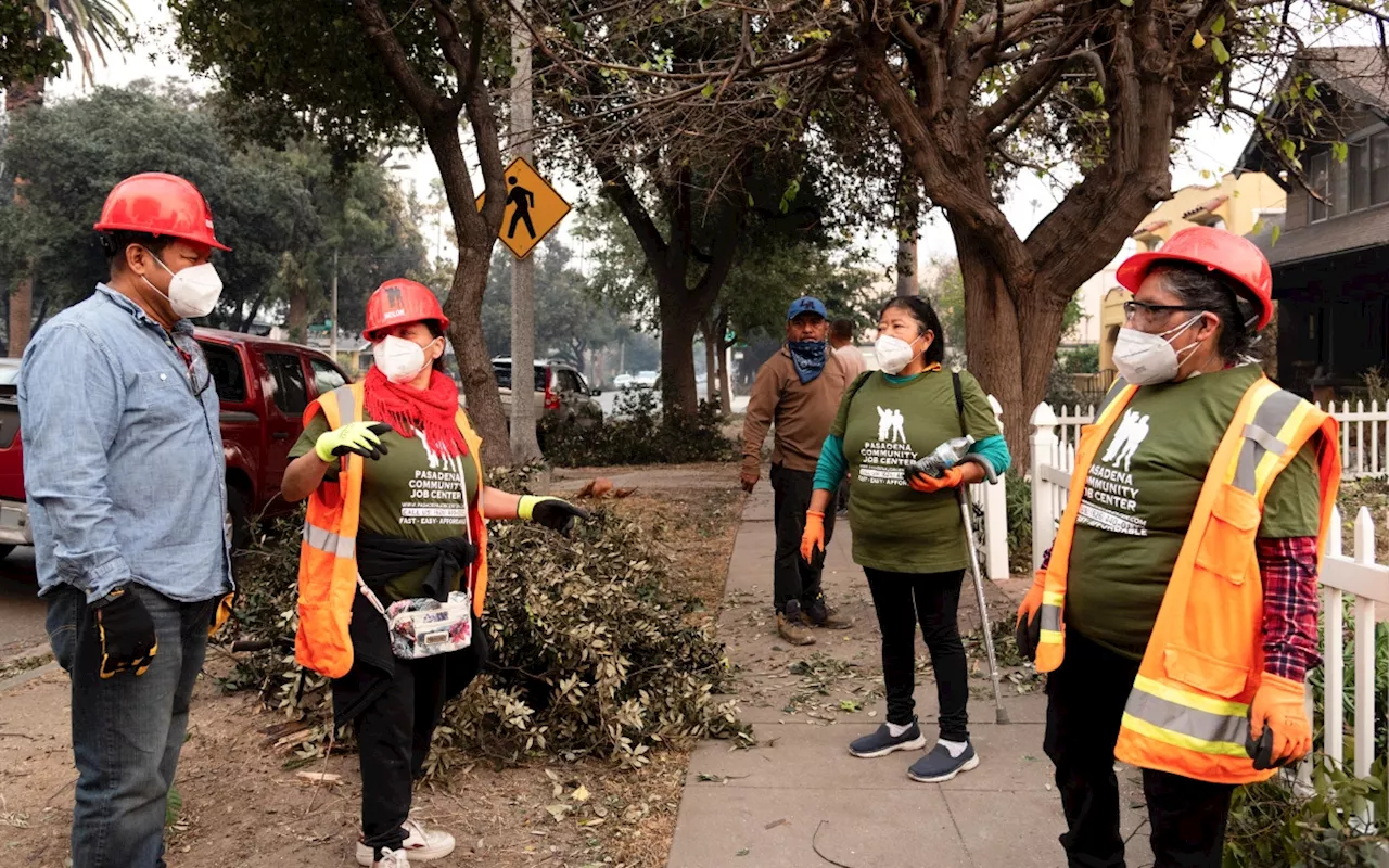 Pese a las amenazas de Trump, jornaleros indocumentados ayudan en los incendios de Los Ángeles, California