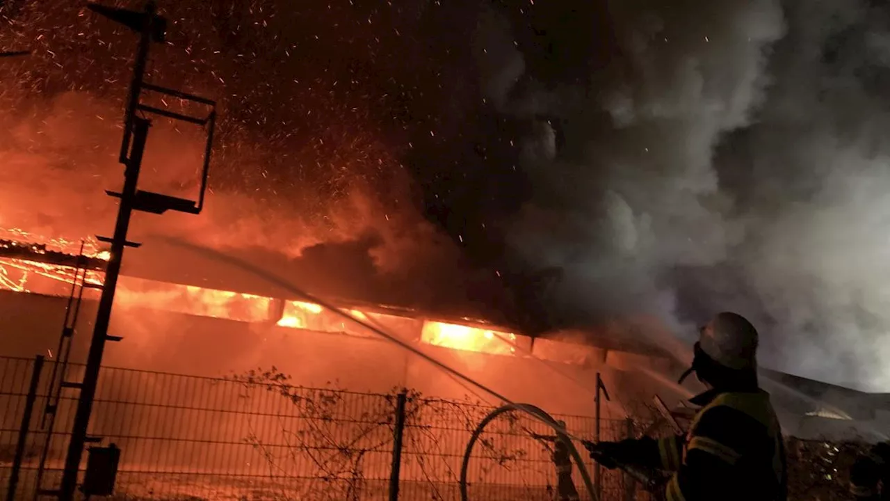 Großbrand in Bad Wörishofen: Feuerwehr kämpft gegen Flammen am Parkhaus