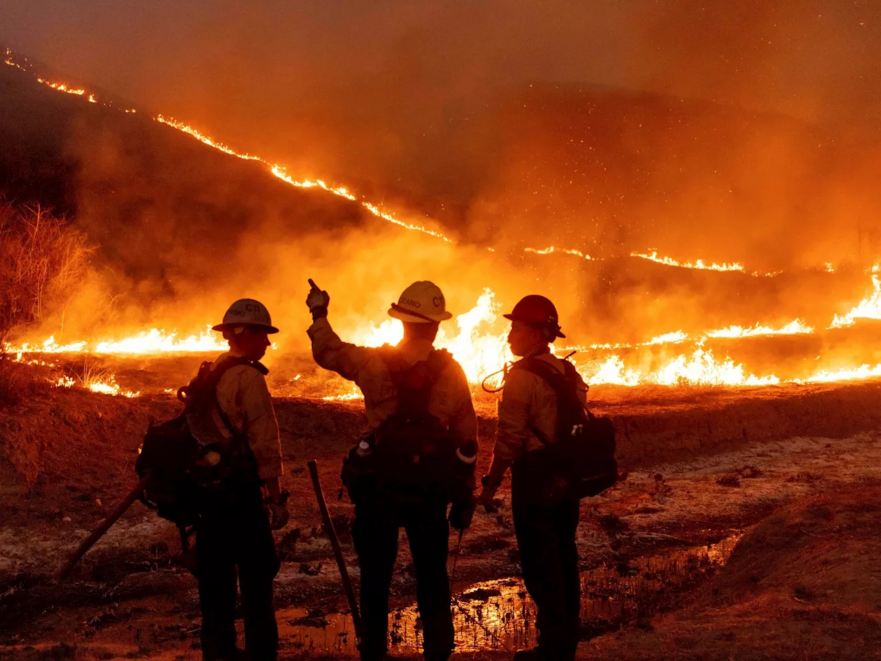 Incendios en Los Ángeles: los bomberos logran avances, pero están lejos de controlarlos