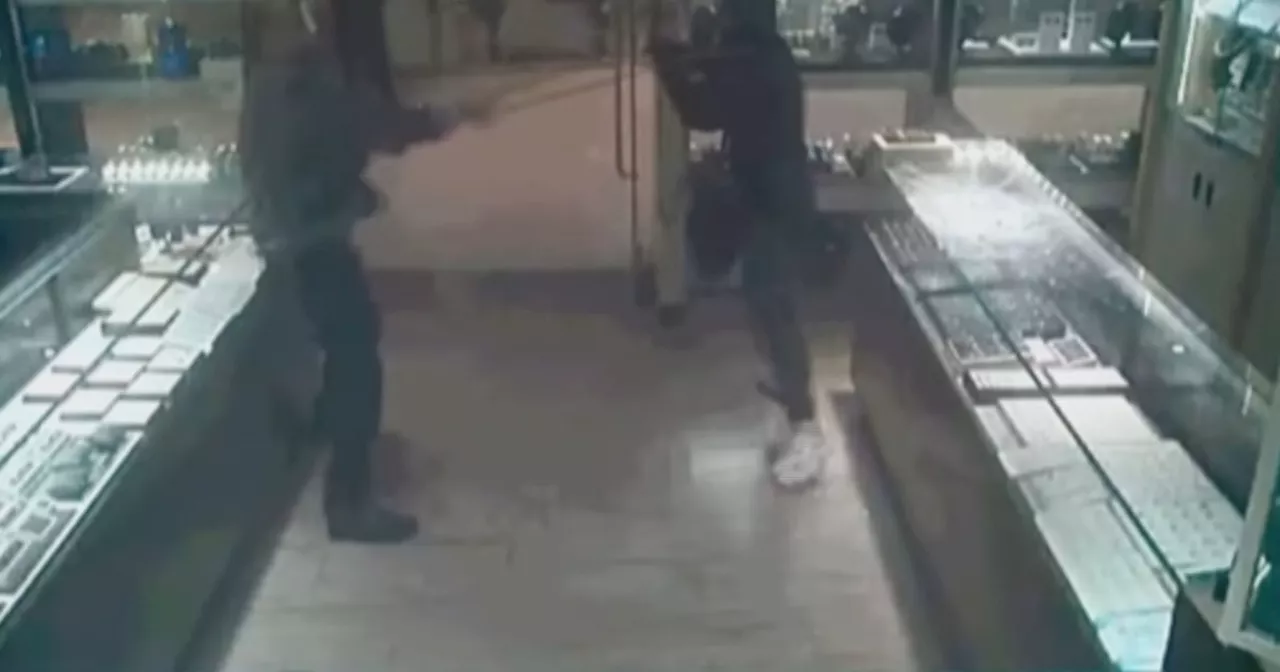 Toronto Jewelry Store Owner Uses Broomstick to Fight Off Robbers